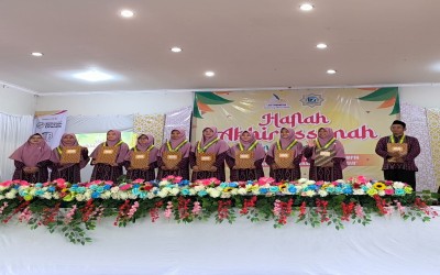 SDIT Lentera Hati Berikan Penghargaan Tahfidz kepada Guru dalam Haflah Akhirussanah 1446 H
